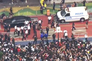 Youtbe stremer crowd
